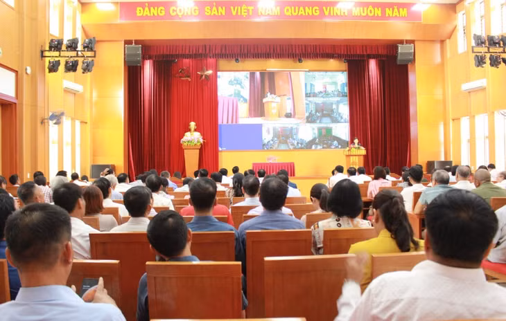 Quang cảnh hội nghị tiếp xúc.