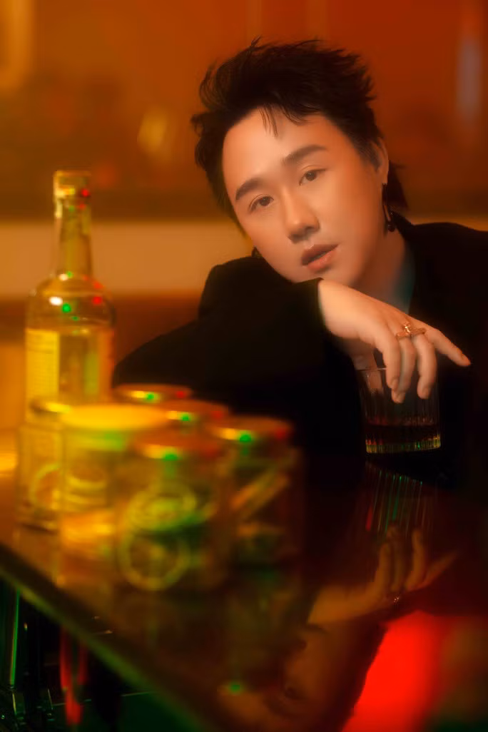 Thánh mưa Trung Quân đánh úp trước liveshow - Ảnh 1.