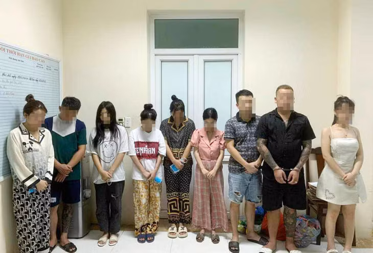 Tại thời điểm cơ quan Công an kiểm tra, test nhanh nhóm nam, nữ thanh niên này đều dương tính với ma túy.