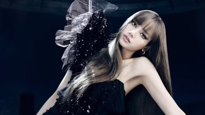 Lisa Blackpink được đồn đoán đã kí hợp đồng với một hãng thu âm Mỹ. Ảnh: AllKPop.