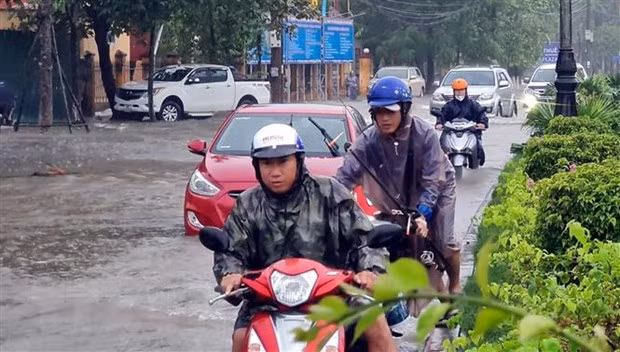 Mua lon tren dat lien va gio manh, song lon tren cac vung bien hinh anh 1
