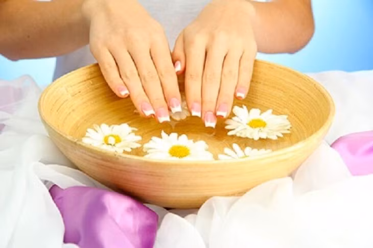 Để có đôi tay đẹp, cần chăm sóc da tay hằng ngày.