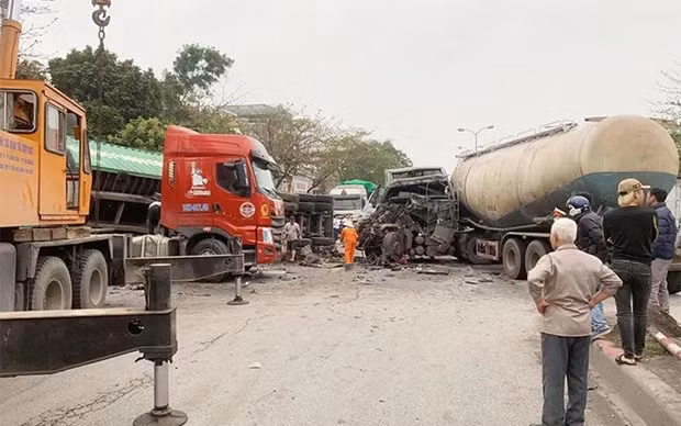Vụ tai nạn xảy ra trên quốc lộ 5.