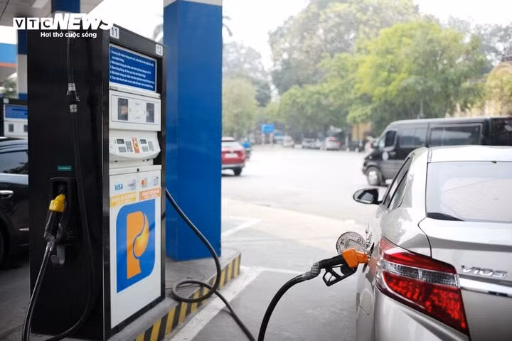 Trên thực tế, mức tiêu hao nhiên liệu của ô tô luôn cao hơn mức công bố của các hãng. (Ảnh minh họa: Công Hiếu)