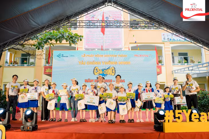 Trong 5 năm, Dự án giáo dục tài chính Cha-Ching đã trang bị kiến thức quản lý tài chính thông minh cho hơn 100.000 trẻ em Việt ảnh 1