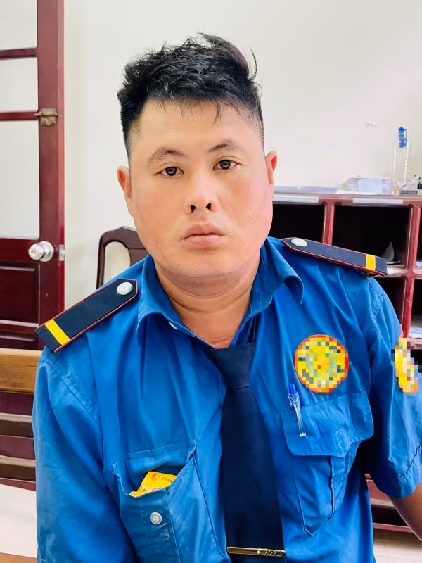 Đối tượng Lê Minh Tuấn bị tạm giữ tại cơ quan Công an.