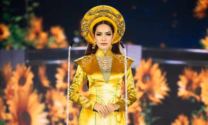 Lê Hoàng Phương mặc áo dài trong phần thi thuyết trình
