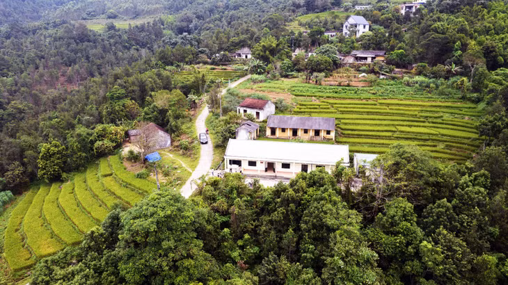 Được tiếp cận "ánh sáng" từ con chữ, diện mạo những thôn, bản vùng cao của huyện miền núi, biên giới Bình Liêu đang thay da, đổi thịt từng ngày. Ảnh chụp thôn Cẩm Hắc, xã Đồng Văn (huyện Bình Liêu).