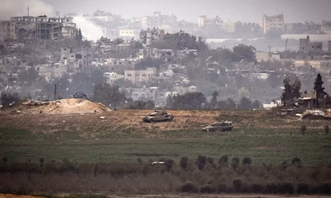 Xe tăng của Israel được bố trí dọc biên giới với Dải Gaza. Ảnh: AFP
