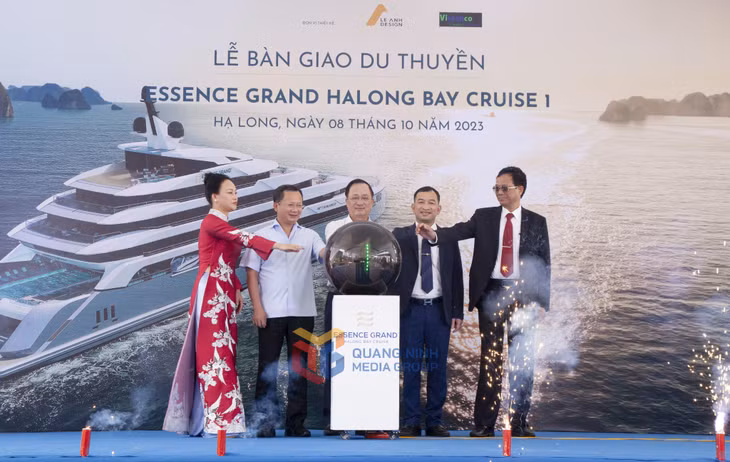 Nghi thức kích hoạt bàn giao du thuyền 