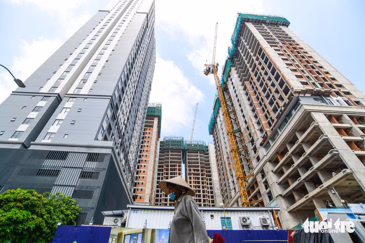 Theo báo cáo của Chính phủ, dư nợ kinh doanh bất động sản trong bảy tháng đầu năm tăng trưởng mạnh mẽ - Ảnh: QUANG ĐỊNH