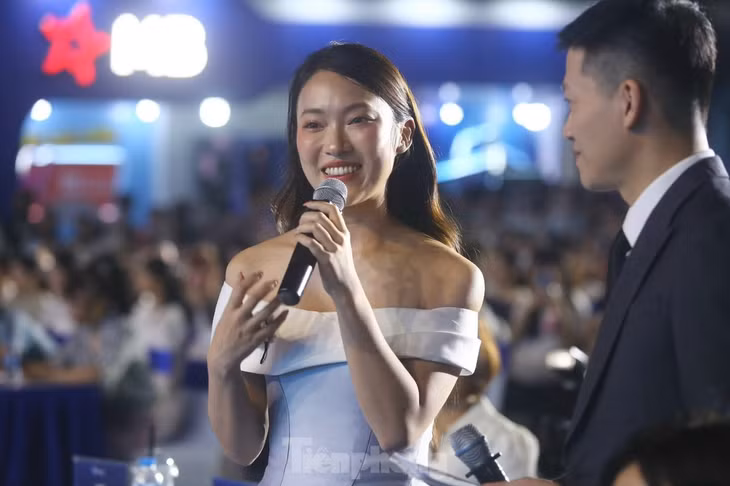 Tối 6/10, Ngày Thẻ Việt Nam 2023 khai mạc tại SVĐ trường Đại học sư phạm Hà Nội. Sự kiện được Ngân hàng Nhà nước Việt Nam chỉ đạo, báo Tiền Phong phối hợp với Công ty Cổ phần Thanh toán quốc gia Việt Nam (NAPAS) tổ chức. MC Khánh Vy tiếp tục đồng hành năm thứ hai liên tiếp với Ngày Thẻ Việt Nam 2023 với vai trò đại sứ.