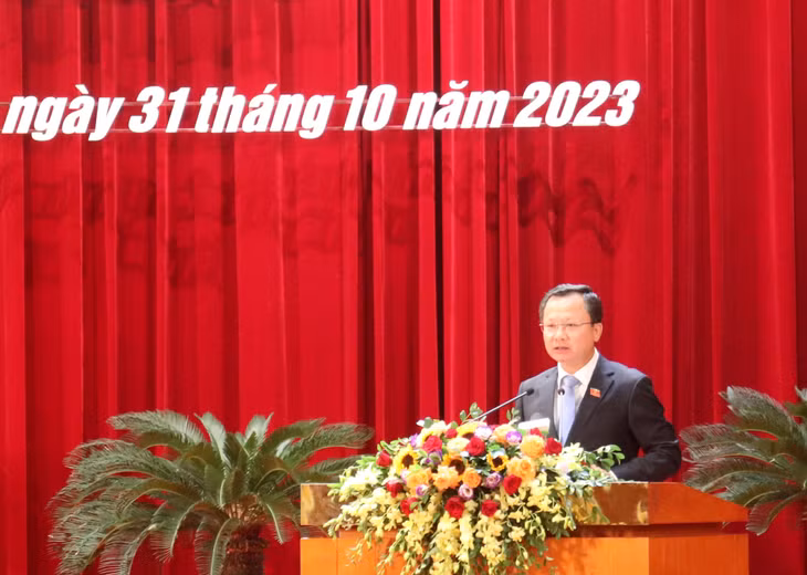 Đồng chí Cao Tường Huy, Quyền Chủ tịch UBND tỉnh giải trình làm rõ một số nội dung tại kỳ họp.