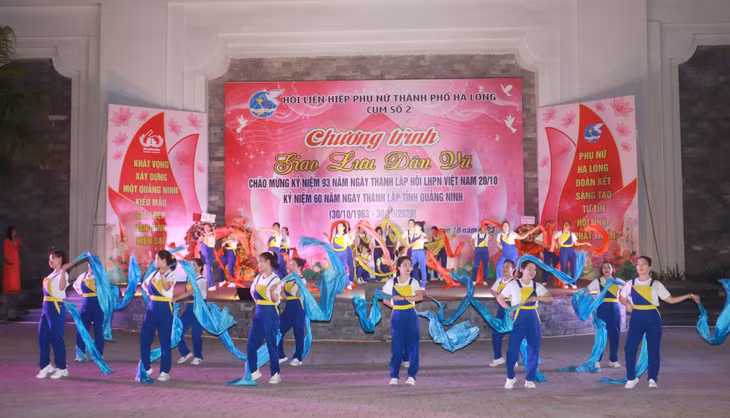 Tại TP Hạ Long đã có 6.000 cán bộ, hội viên, phụ nữ tham gia chương trình đồng diễn nhảy dân vũ.