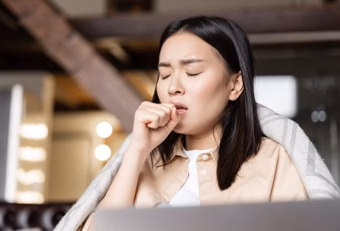 Ho nhiều gây khó chịu, ảnh hưởng đến sức khỏe, công việc. Ảnh: Freepik