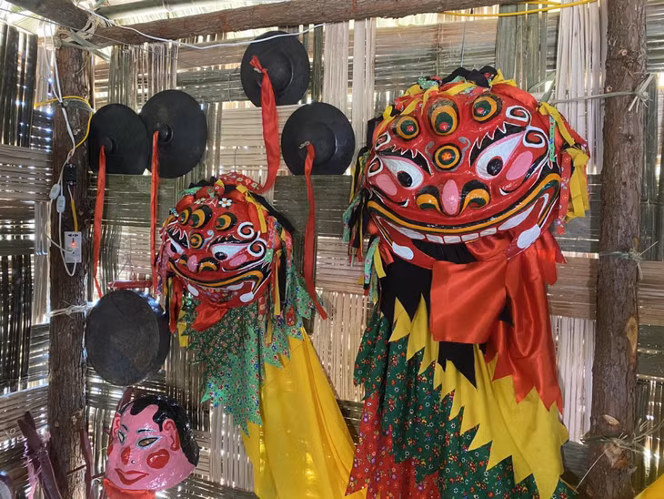 Mô hình sư tử mèo.