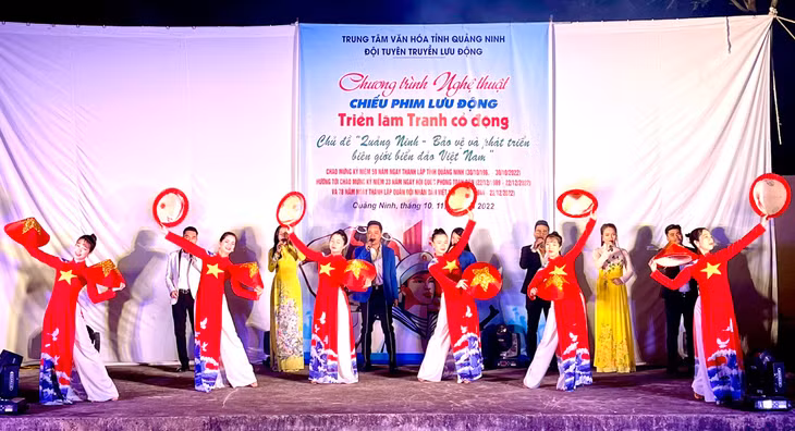 Nhiều tiết mục ca ngợi biển đảo quê hương, chủ quyền Tổ quốc.