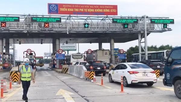 Đến nay tổng số lượng ôtô dán thẻ ETC trên địa bàn TP Hồ Chí Minh đã đạt hơn 552 nghìn xe, tăng thêm 17% so với một tháng trước đó. Trong tổng số thẻ ETC đã dán, Công ty TNHH Thu phí không dừng VETC chiếm 77%, còn lại là của Công ty CP Giao thông số Việt Nam VDTC.