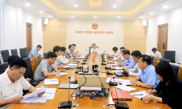 Quang cảnh cuộc họp.