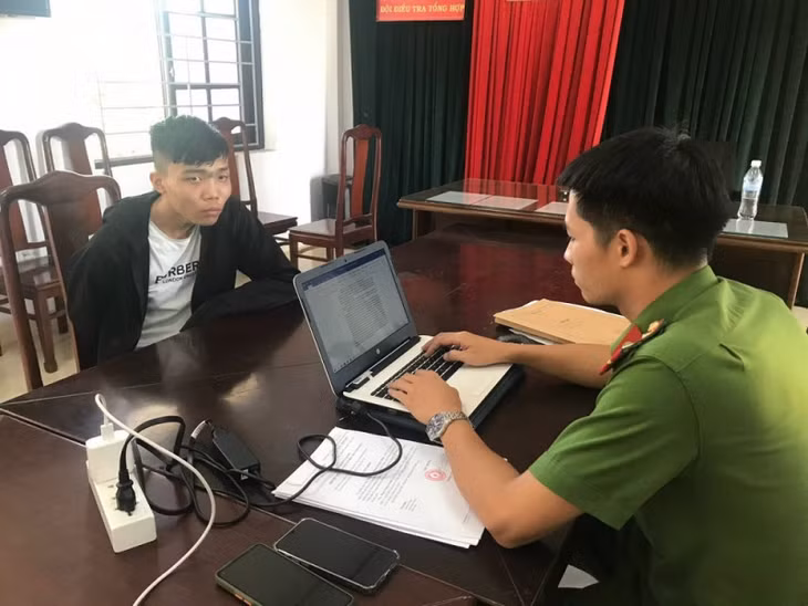 Võ Văn Anh Tuấn tại cơ quan Công an.