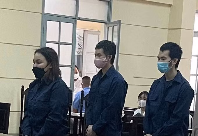 Các bị cáo tại tòa (Ảnh: X.D.).
