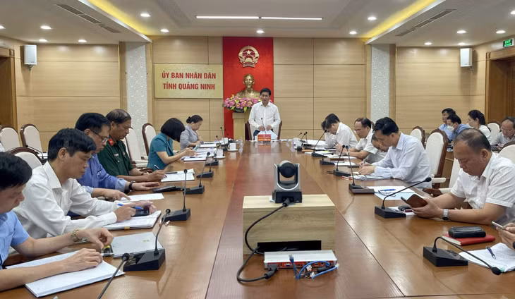 Đồng chí Nguyễn Tường Văn, Phó Bí thư Tỉnh ủy, Chủ tịch UBND tỉnh, Trưởng ban Chỉ đạo tăng cường điều hành ngân sách nhà nước tỉnh chủ trì cuộc họp