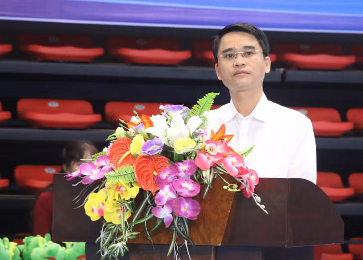 Đồng chí Phạm Văn Thành, Phó Chủ tịch UBND tỉnh Quảng Ninh, phát biểu chào mừng Hội thao TAND lần thứ IV năm 2022.