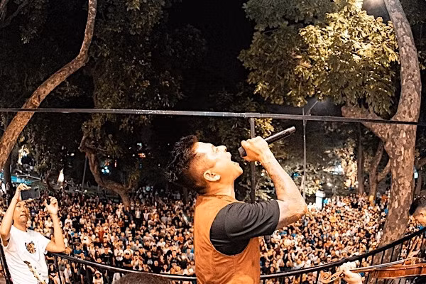 Tuấn Hưng muốn tạo ra một điểm văn hoá để người xem thưởng thức nghệ thuật mà không phải mất một xu nào.