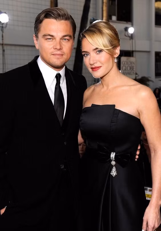 Leonardo DiCaprio và Kate Winslet làm dấy lên tin đồn hẹn hò sau sự kiện “Quả cầu Vàng 2009“. Ảnh: AFP