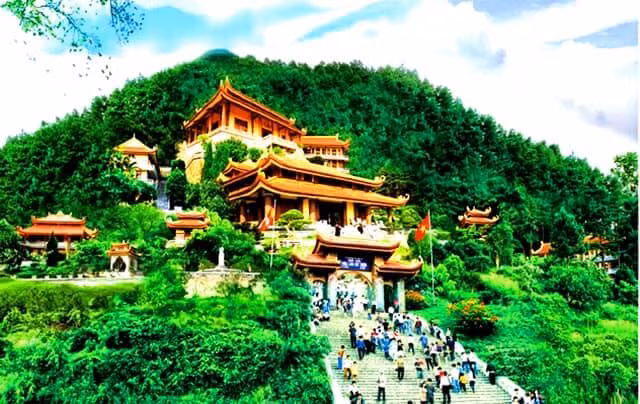 Xem xét chỉnh sửa hồ sơ khoa học quần thể di tích và danh thắng Yên Tử.