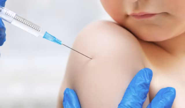Phụ huynh cần nhớ lịch tiêm mũi nhắc lại để trẻ được tiêm đủ vaccine phòng bệnh.