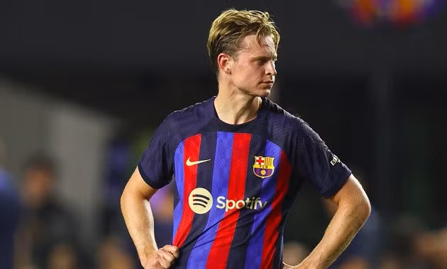 De Jong vẫn muốn tiếp tục thi đấu cho Barca.