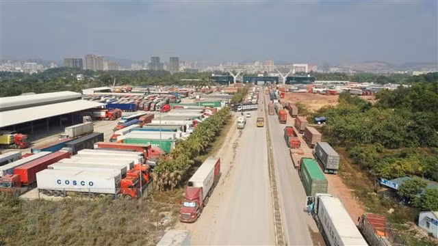 Thủ tướng yêu cầu chấn chỉnh, xử lý các hành vi tiêu cực liên quan hoạt động xuất khẩu, nhập khẩu, thông quan hàng hóa tại các cửa khẩu biên giới đất liền.