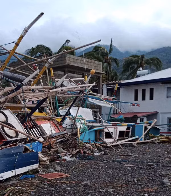 Siêu bão Noru gây thiệt hại khi tấn công đảo Luzon. Ảnh: Inquirer