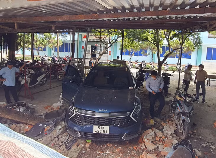 Nhiều xe máy bị hư hỏng.