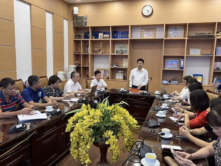 TS Nguyễn Trọng Khoa- Phó Cục trưởng Cục Quản lý Khám chữa bệnh chủ trì cuộc họp.(Ảnh: Lê Hảo)
