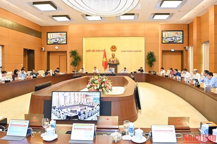 Quang cảnh phiên họp.