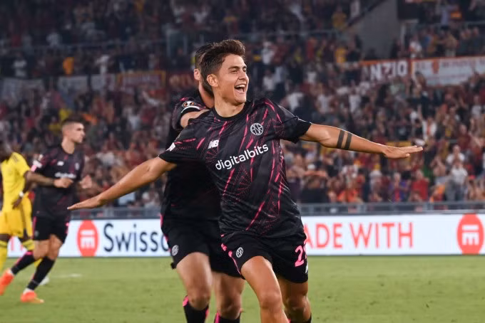 Dybala mừng bàn mở tỷ số cho Roma trên sân nhà Olimpico ngày 15/9. Ảnh: asroma.it