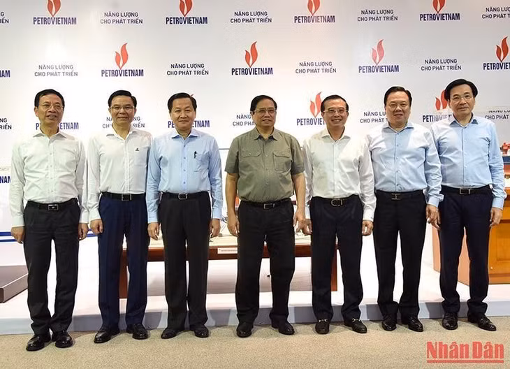 Thủ tướng Phạm Minh Chính và các đại biểu. (Ảnh: TRẦN HẢI)
