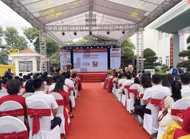 Quang cảnh lễ trao giải