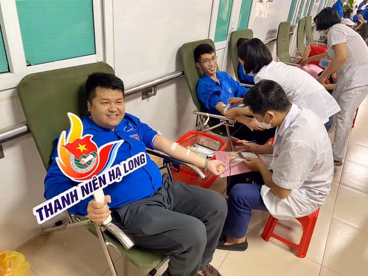 ĐVTN trên địa bàn TP Hạ Long tham gia phong trào hiến máu tình nguyện.