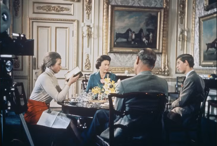 Đài BBC ghi hình suốt 1 năm bộ phim tài liệu về Hoàng gia Anh và phát sóng vào ngày 21/6/1969. Phim sau đó bị Nữ hoàng cấm chiếu.