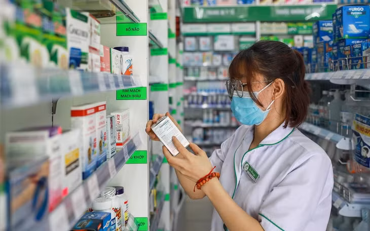 Theo Thông tư mới của Bộ Y tế, tổng thời gian Cục Quản lý Dược cấp giấy đăng ký lưu hành thuốc tối đa là 12 tháng kể từ ngày nhận đủ hồ sơ đối với hồ sơ đề nghị cấp giấy đăng ký lưu hành thuốc (trừ trường hợp thực hiện theo quy trình thẩm định nhanh). (Ảnh minh hoạ)