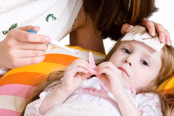 Dùng thuốc cho trẻ phải tuân theo chỉ định của bác sĩ.