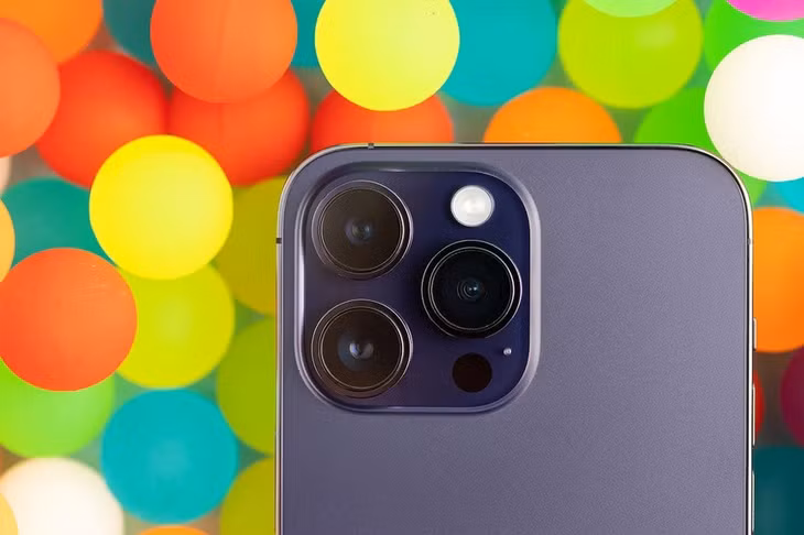 Camera của iPhone 14 Pro rung lên, phát ra âm thanh lạch cạch khi mở trên ứng dụng của bên thứ ba. Ảnh: The Verge.