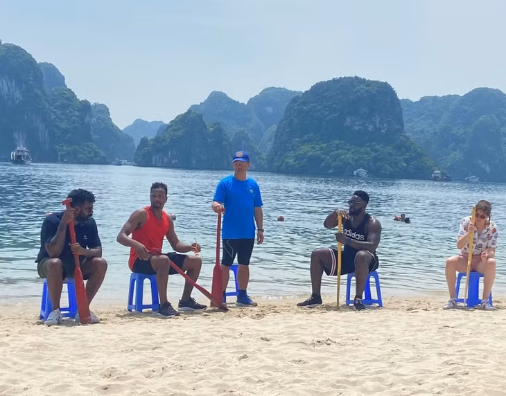 Patrice Evra khá hào hứng với môn thể thao này. Ảnh: CTV