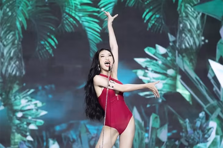 Hình ảnh, video những màn la hét, hô tên đang được chia sẻ khắp mạng xã hội. Ảnh: CMH