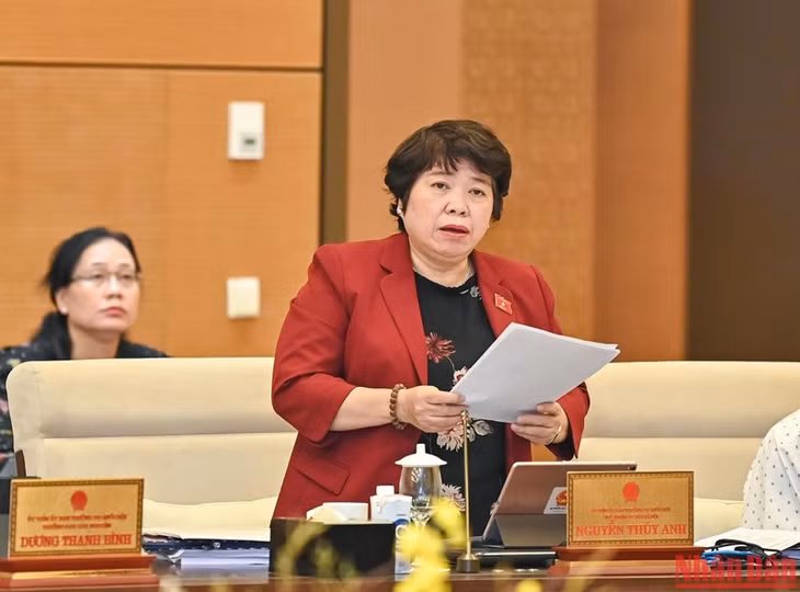 Chủ nhiệm Ủy ban Xã hội của Quốc hội Nguyễn Thúy Anh phát biểu ý kiến tại phiên họp.