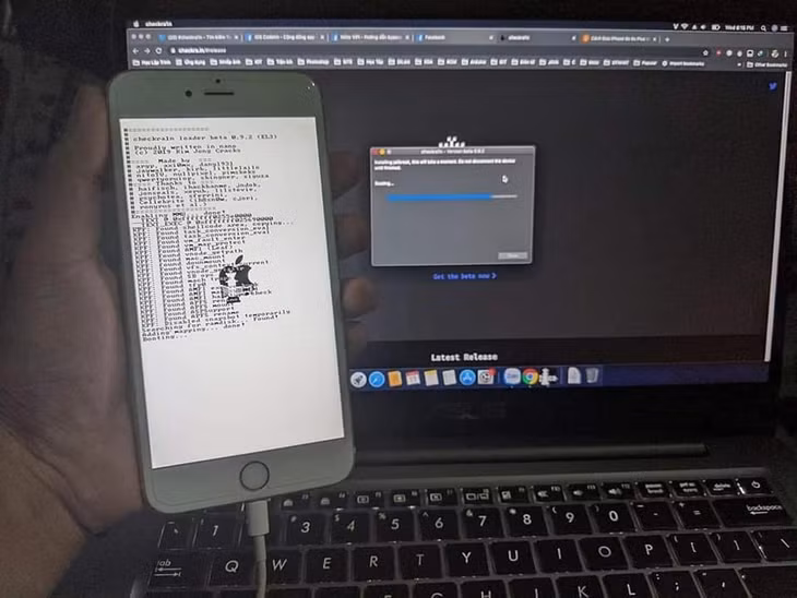 Cách bybass iCloud chỉ thực hiện trên các dòng máy đời cũ. Ảnh: Phạm Minh.