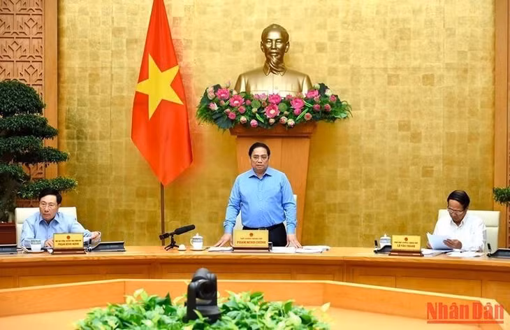 Thủ tướng Phạm Mình Chính chủ trì phiên họp.
